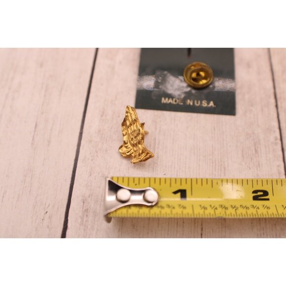 Vintage Praying Hands Lapel Hat Pin Gold Tone Religious Prayers Made in USA NEW - Picture 7 of 7